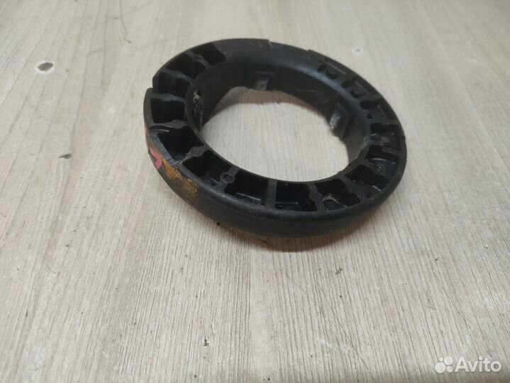 Б/У Опора передней пружины верхняя Mercedes#010