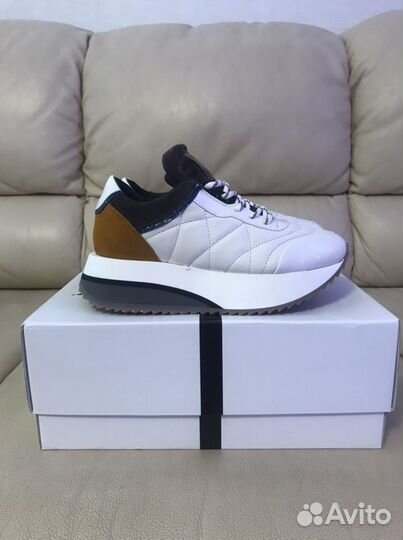 Женские кроссовки bronx