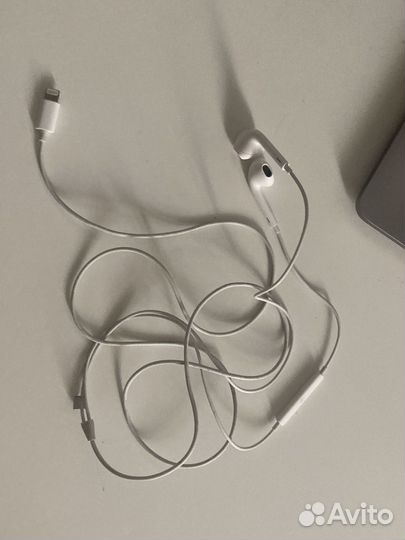 Наушники apple earpods lightning из комплекта