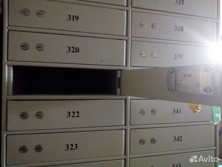 Сейф металлический с банковскими ячейками