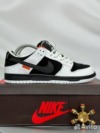 Кроссовки Nike Dunk SB x Tightbooth Black White