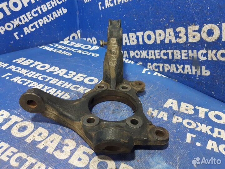 Передний левый поворотный кулак Toyota Blade