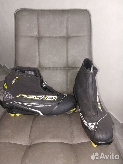 Продам лыжные ботинки