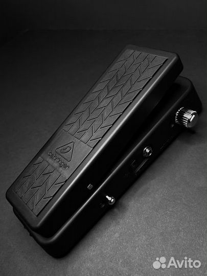 Педаль эффектов Вау-вау Behringer HB01