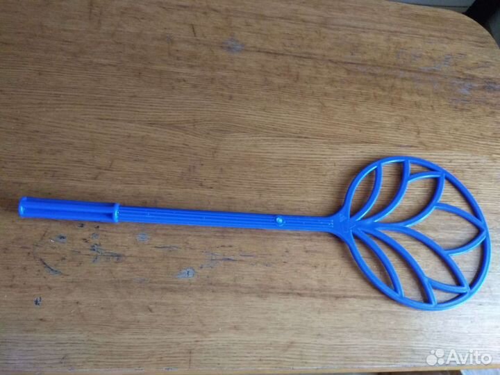 Новая пластиковая пылевыбивалка