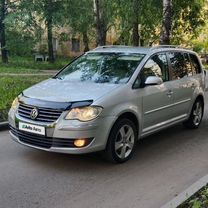 Volkswagen Touran 1.4 MT, 2008, 232 300 км, с пробегом, цена 670 000 руб.