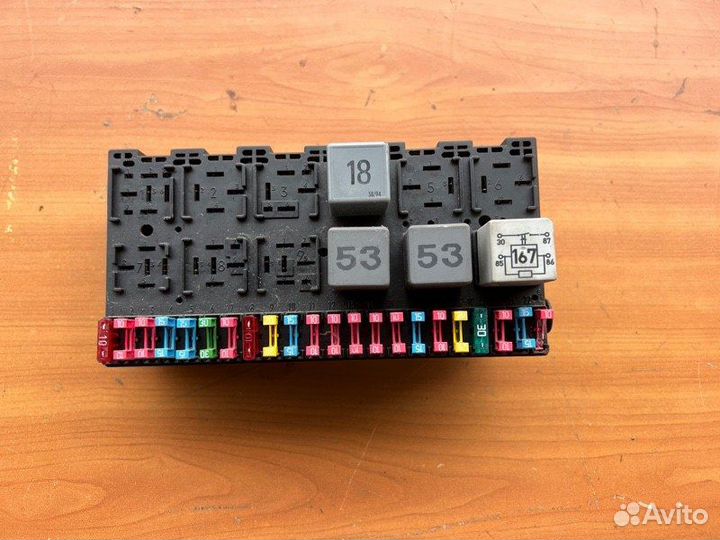 Блок предохранителей, реле Vw Caravelle Т4 ACU