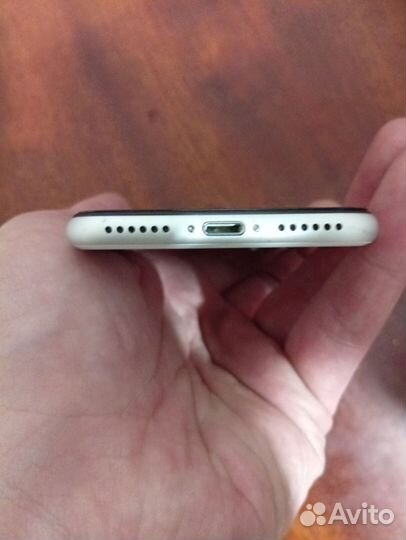 iPhone SE, 128 ГБ
