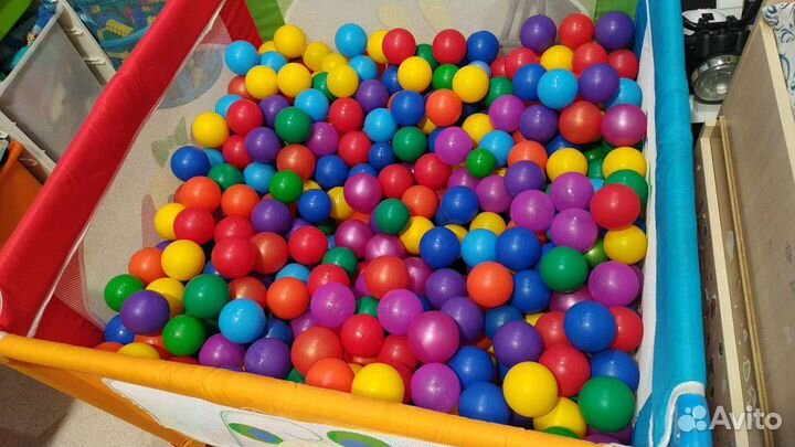 Бассейн с шариками, сухой бассейн