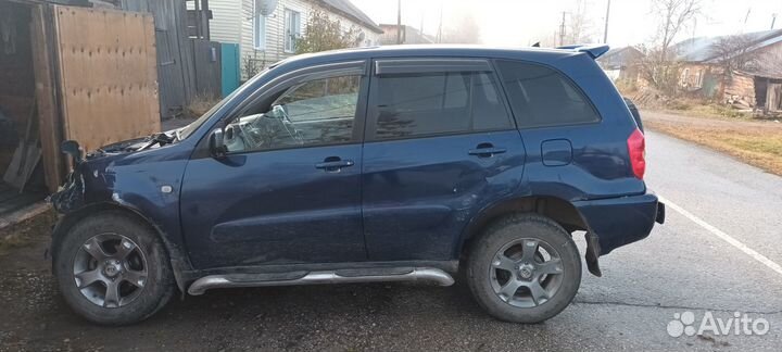 Toyota RAV4 2.0 AT, 2000, битый, 300 000 км