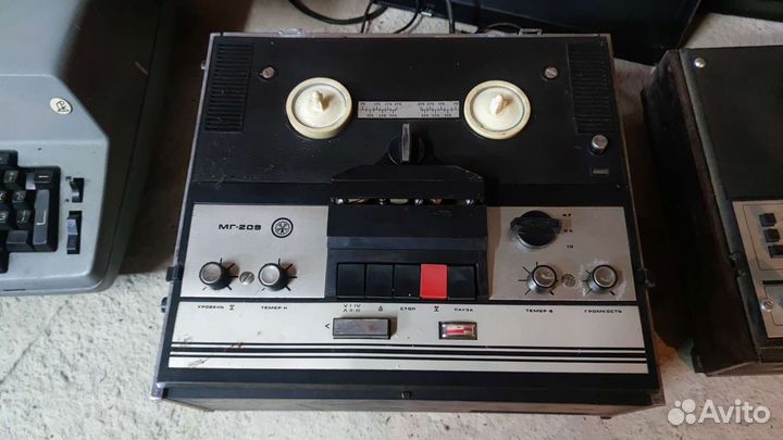 Катушечный магнитофон. Комета мг-209