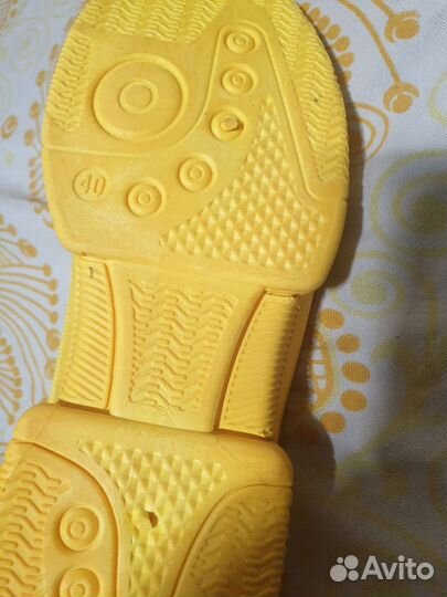 Кроссовки унисекс желтые 40