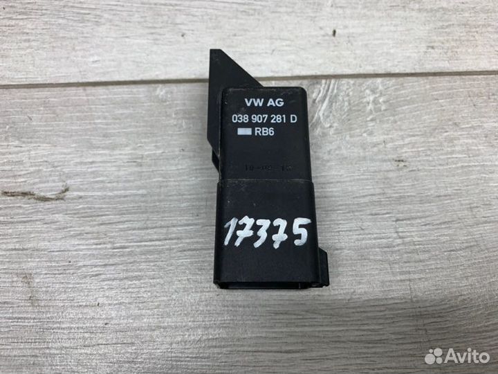 Блок управления свечами накала Volkswagen Golf