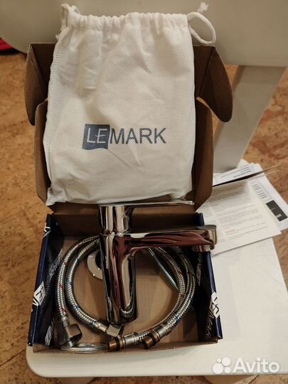 Смеситель для раковины lemark новый