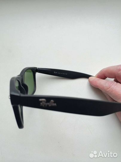 Солнцезащитные очки Ray Ban