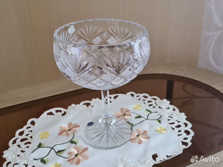 Большая хрустальная ваза