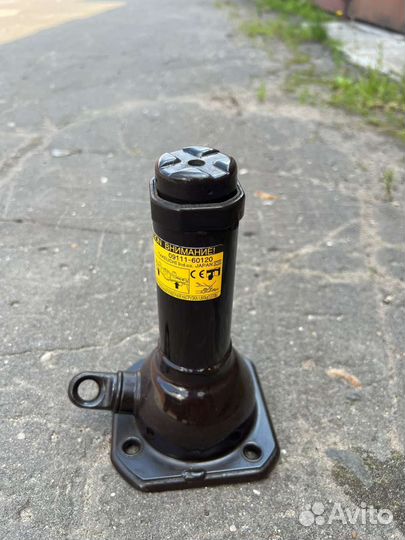 Домкрат винтовой для Тойота и Лексус