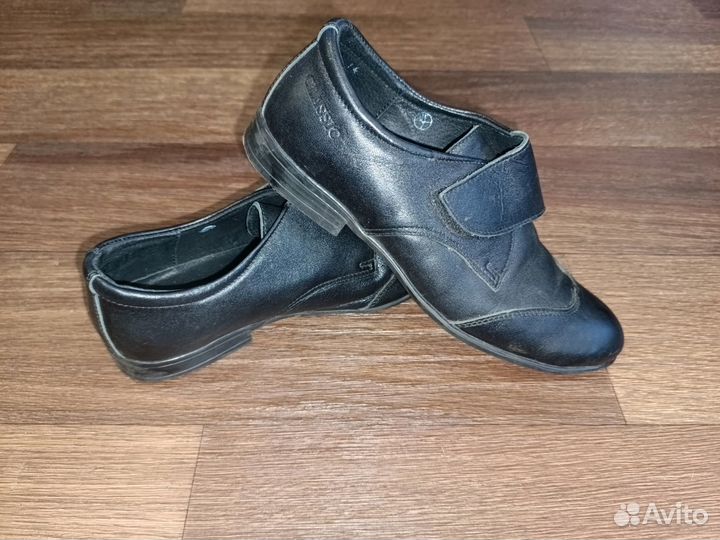 Отдам бесплатно ботинки для мальчика