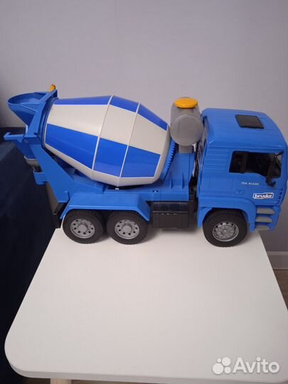 Бетономешалка MAN отBruder