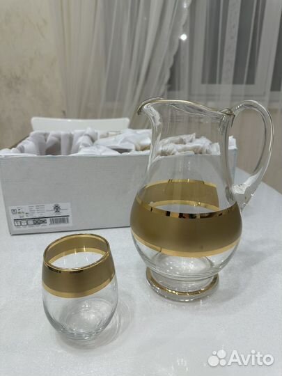Кувшины и графины со стаканами