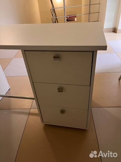 Маникюрный стол бу