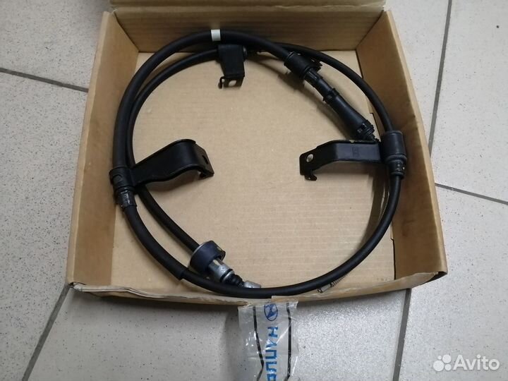 Трос ручника правый Хендай I20. Новый. Оригинал