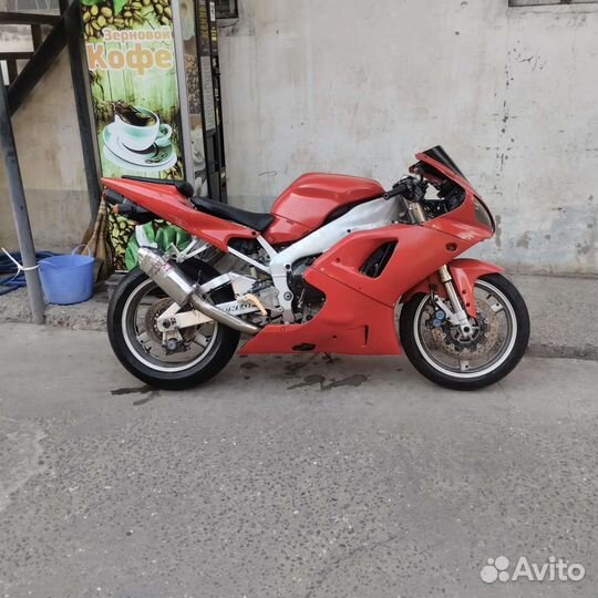 Yamaha R1