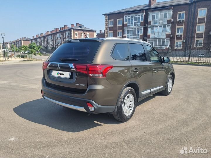 Mitsubishi Outlander, 2015