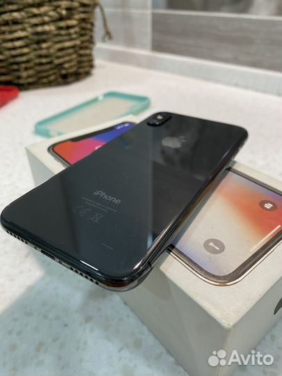 Телефон iPhone 10
