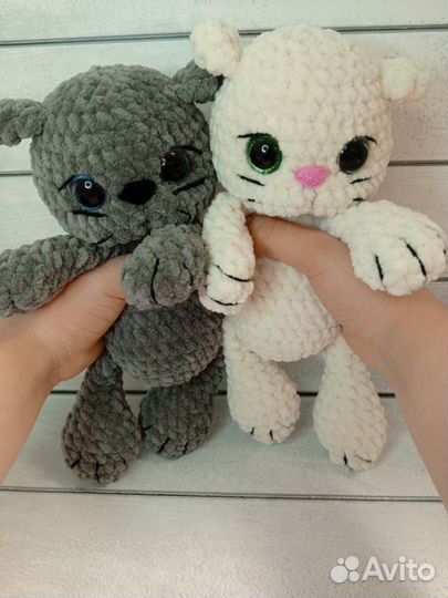 Вязанный котенок