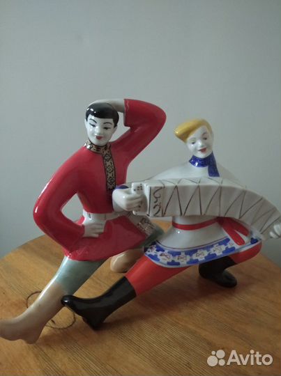 Статуэтки фарфор Русский перепляс