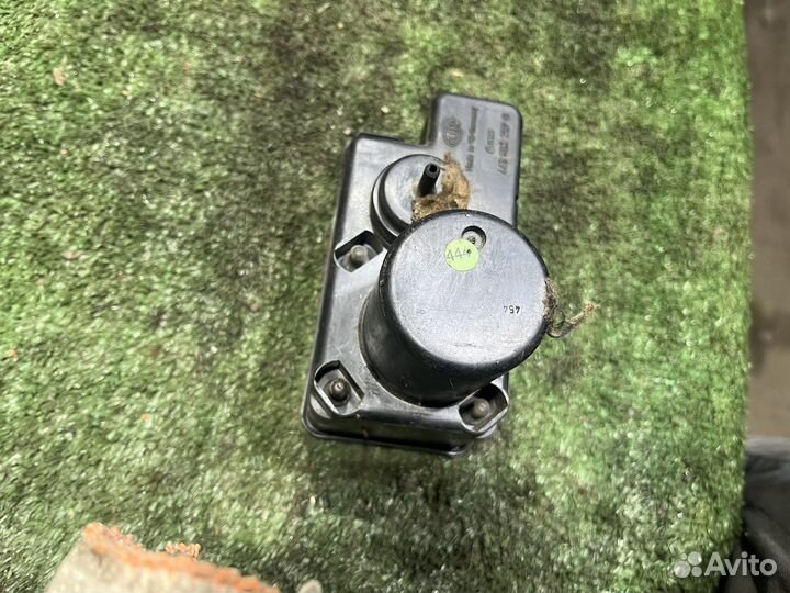 Компрессор центрального замка Audi 100