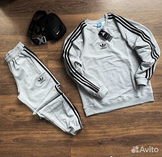 Спортивный костюм adidas