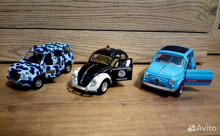 Игрушечные полицейские машинки