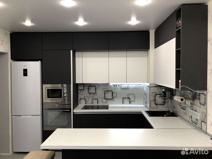 П-образная кухня. Кухонный гарнитур на заказ