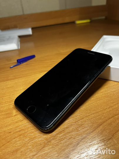 Телефон iPhone se 2020