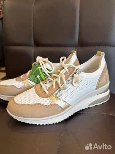 Кроссовки 38 кожаные перфорированные новые