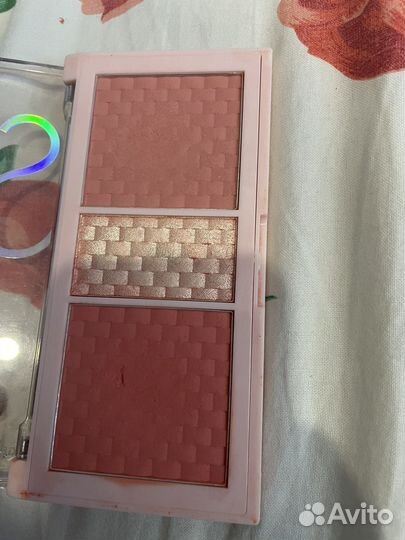 Палетка румяна и хайлайтер