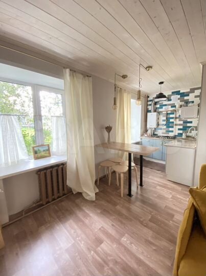 2-к. квартира, 60 м², 1/3 эт.