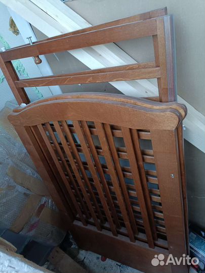 Детская кроватка и матрасик