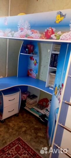 Кровать чердак со столом и шкафом