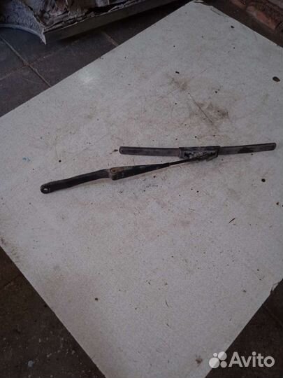 Поводок дворника задний Nissan Terrano 2 Ниссан