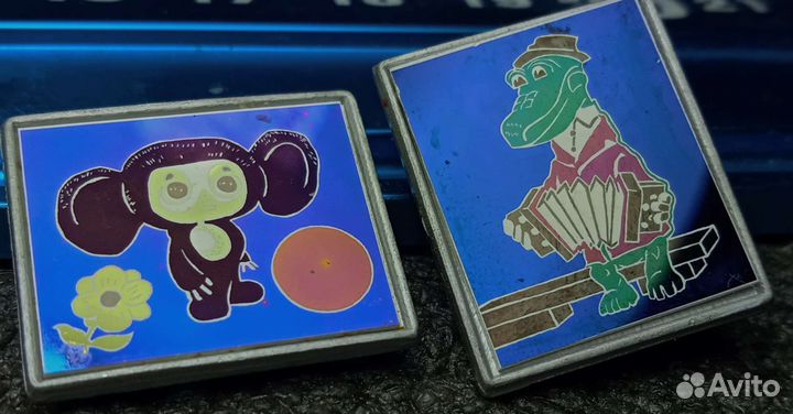 Значки Гена и Чебурашка. Ситалл