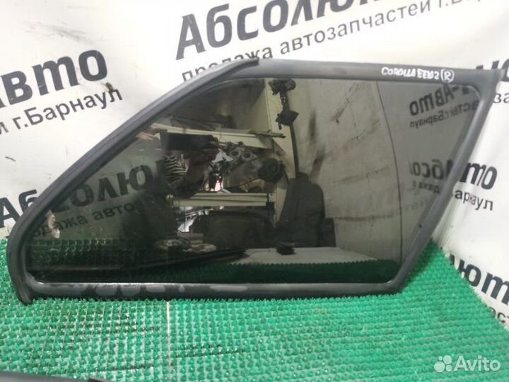 Стекло собачника правое Toyota Corolla EE102