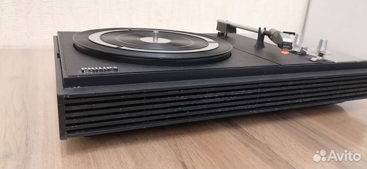 Проигрыватель винила philips 22GF504