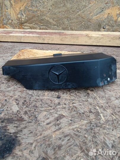 Пластик двигателя Mercedes w124