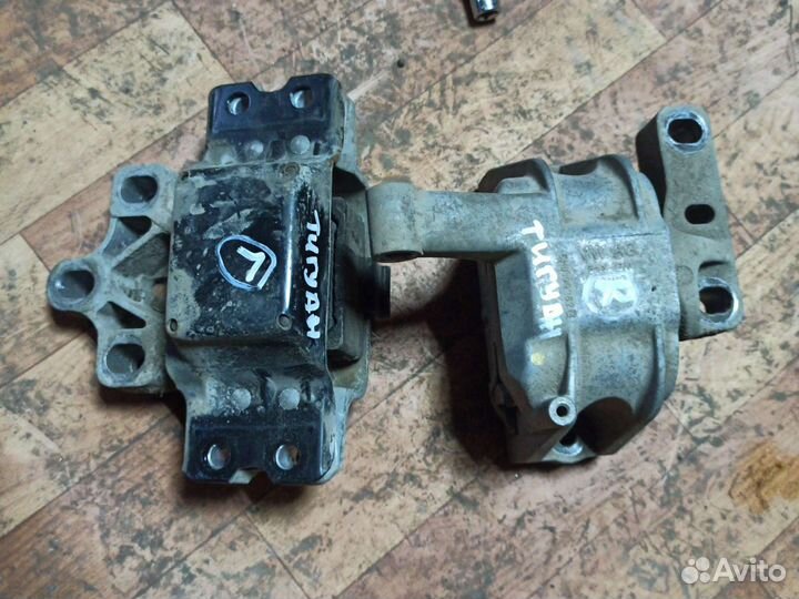 Фольксваген Тигуан 1 кронштейн двс