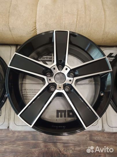 Литые диски R17 5/ 114,3 momo strike 2 -5штук