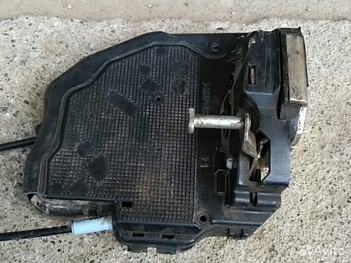 Замок задний левый Lexus LX 570