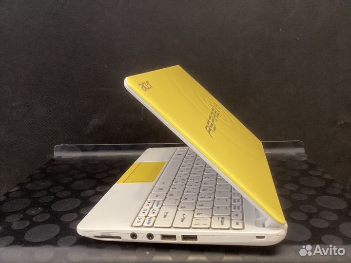Нетбук Acer Aspire One happy2-N578Qyy